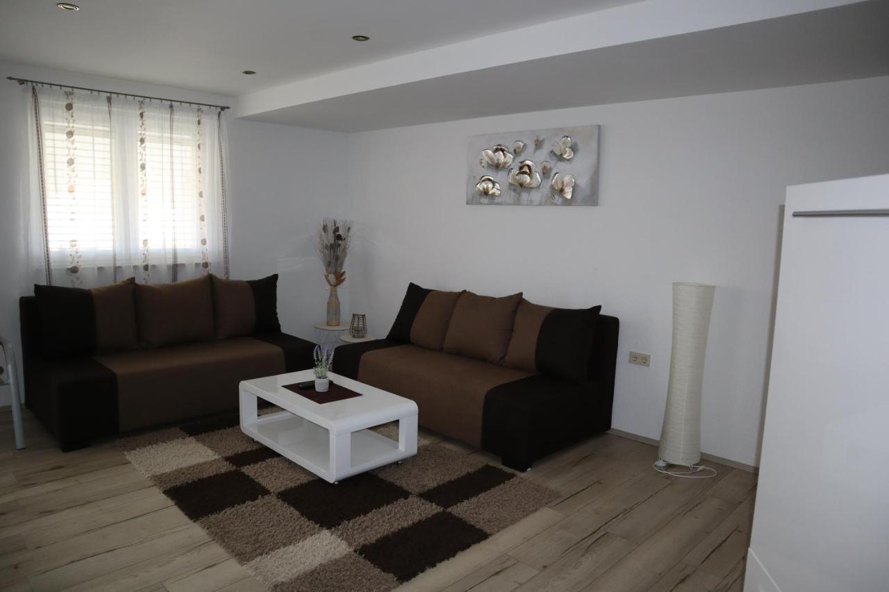 Apartmani Sanja ヴィル エクステリア 写真